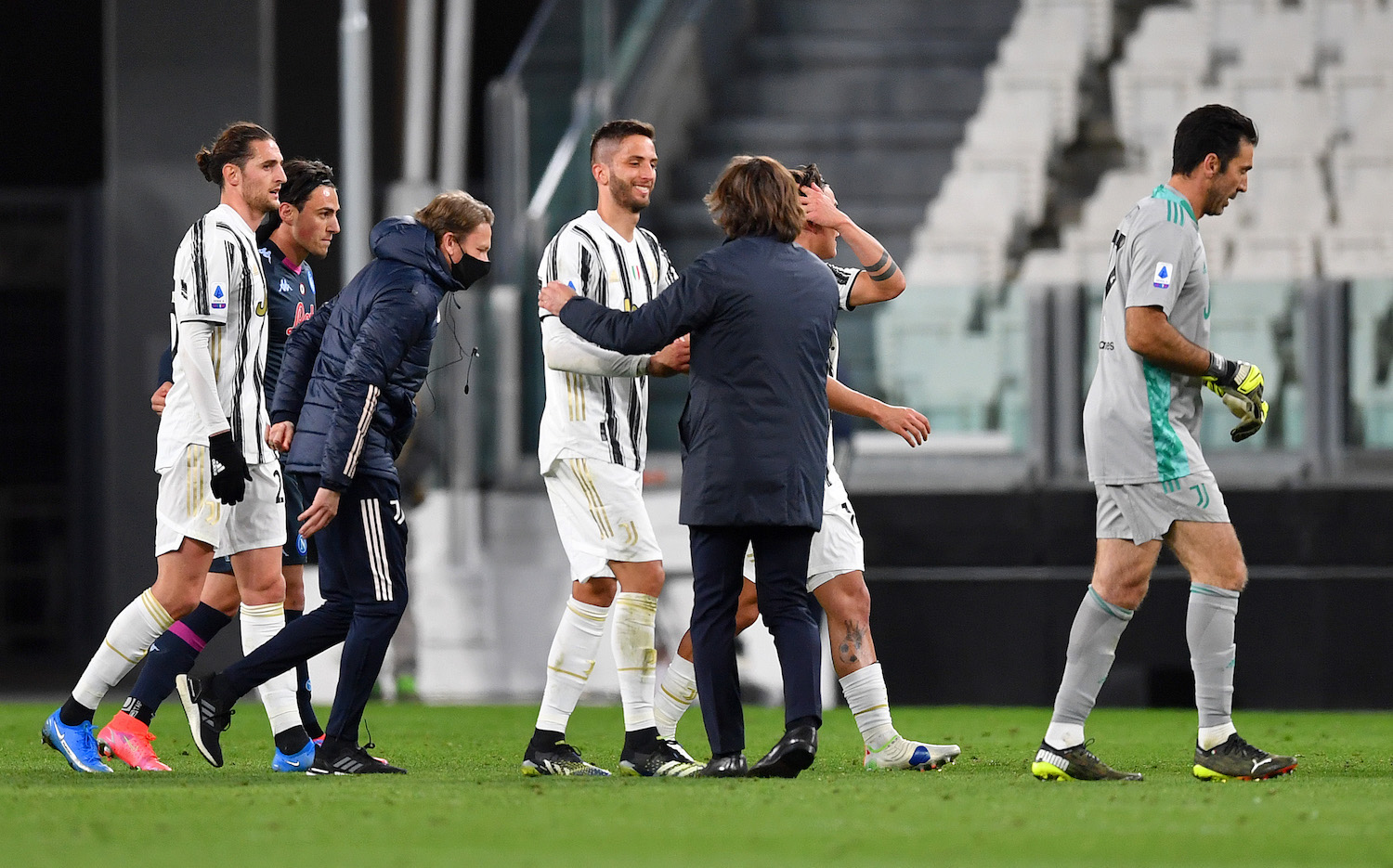 La Juventus Ancora Allo Stadium Per Riaprire La Corsa, La Fiorentina ...